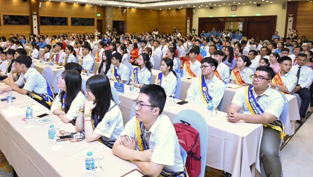 le-van---hoc-sinh-gioi-quoc-gia--niem-tu-hao-cua-the-he-tre_68da2ee058c24