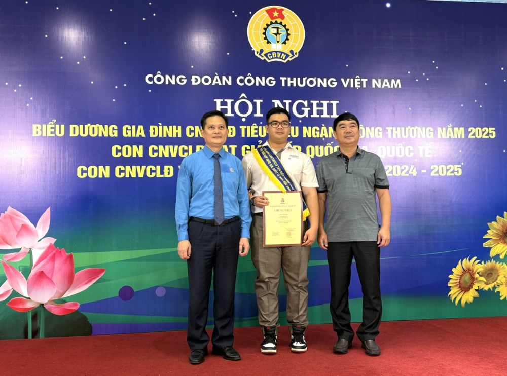 le-van---hoc-sinh-gioi-quoc-gia--niem-tu-hao-cua-the-he-tre_68da2f4c98614