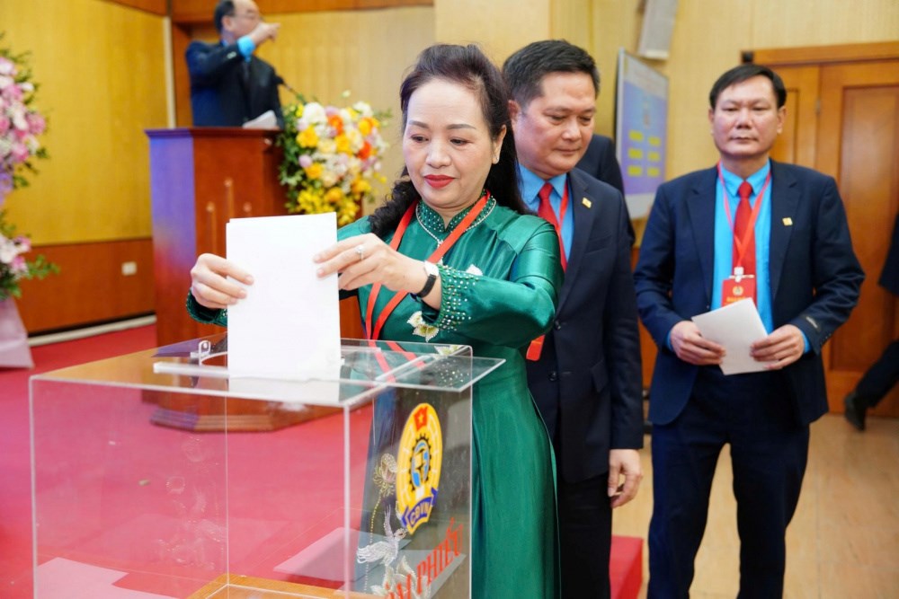 dai-hoi-cong-doan-tct-thep-khoa-vii--doi-moi-manh-me--huong-ve-nguoi-lao-dong-va-phat-trien-ben-vung_69292e07859a5